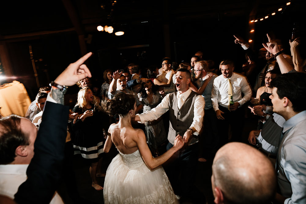 happy-days-lodge-cuyahoga-valley-national-park-wedding-photographers-peninsula-ohio-186.jpg