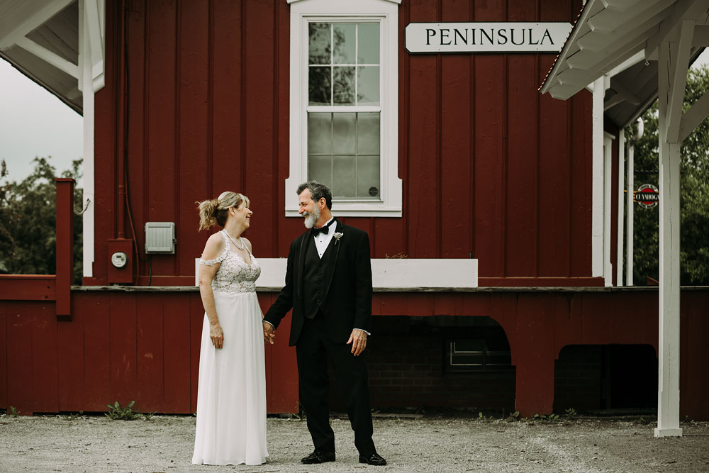 cuyahoga-valley-national-park-wedding-photographers-happy-days-lodge-peninsula-ohio-hudson-ohio-12.jpg