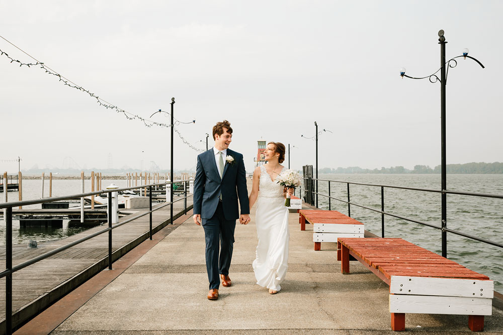 sandusky-ohio-destination-wedding-photographers-lyman-harbor-lake-erie-104.jpg
