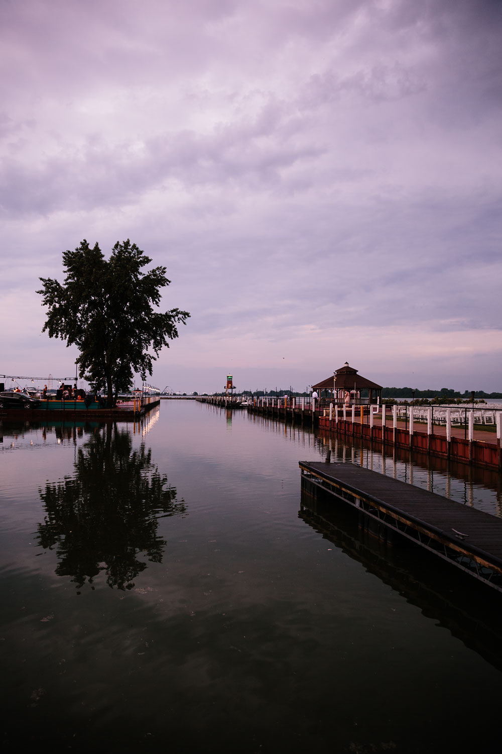 sandusky-ohio-destination-wedding-photographers-lyman-harbor-lake-erie-152.jpg