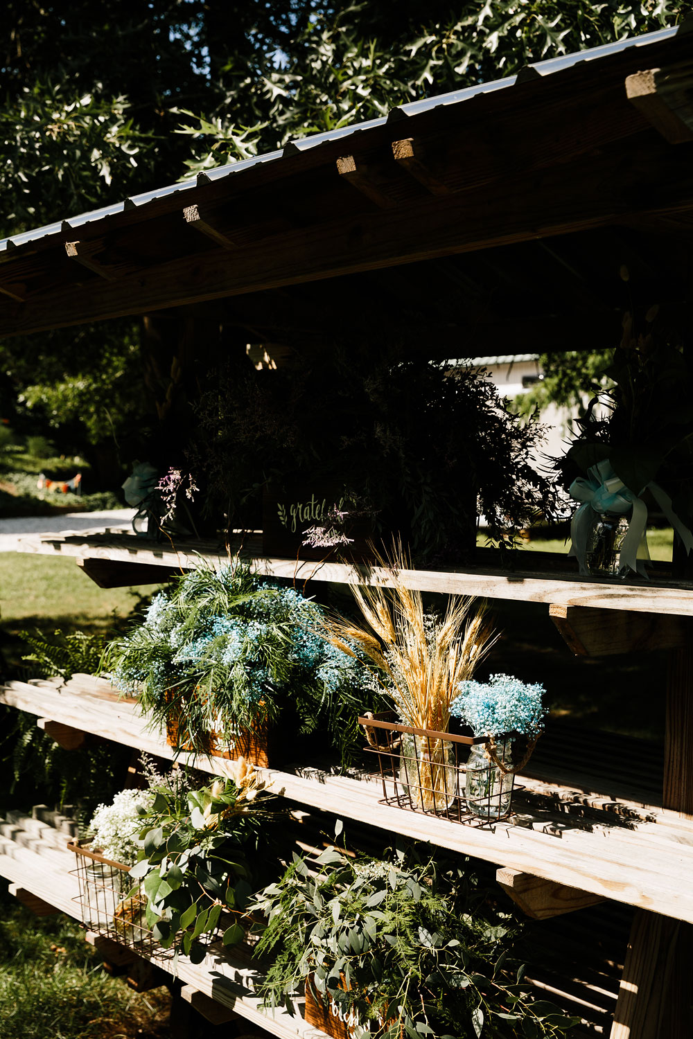 barn-at-wolf-creek-wedding-photography-cleveland-copley-fairlawn-rustic-outdoor-photographers-8.jpg