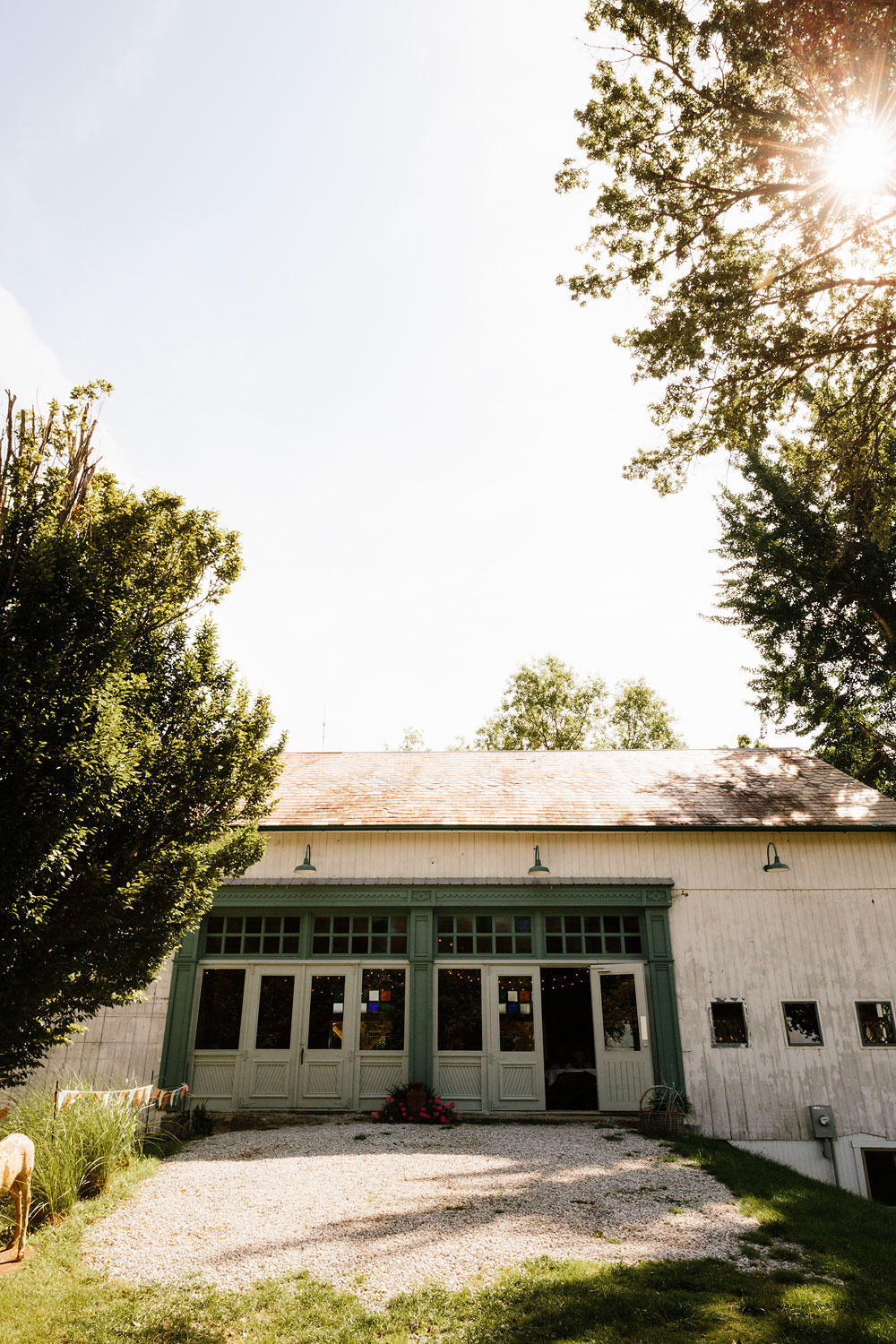 barn-at-wolf-creek-wedding-photography-cleveland-copley-fairlawn-rustic-outdoor-photographers-12.jpg