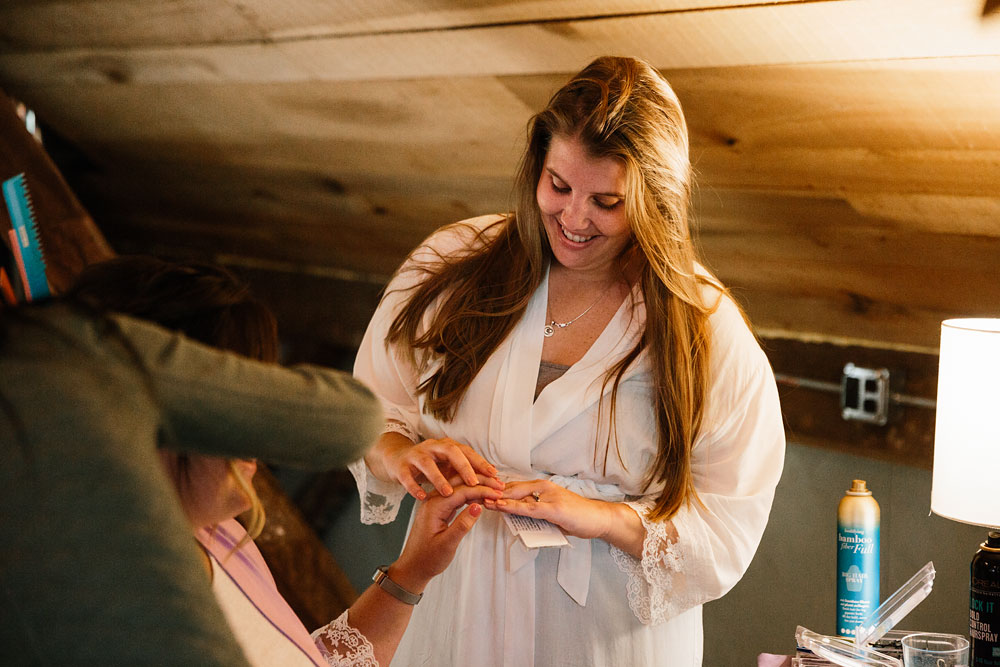 barn-at-wolf-creek-wedding-photography-cleveland-copley-fairlawn-rustic-outdoor-photographers-22.jpg