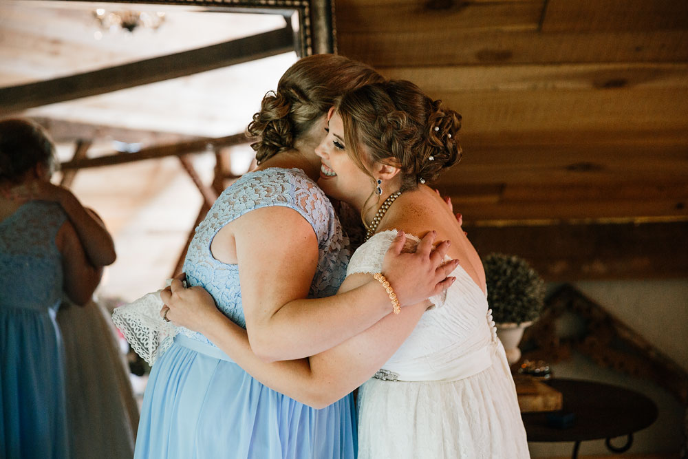 barn-at-wolf-creek-wedding-photography-cleveland-copley-fairlawn-rustic-outdoor-photographers-37.jpg