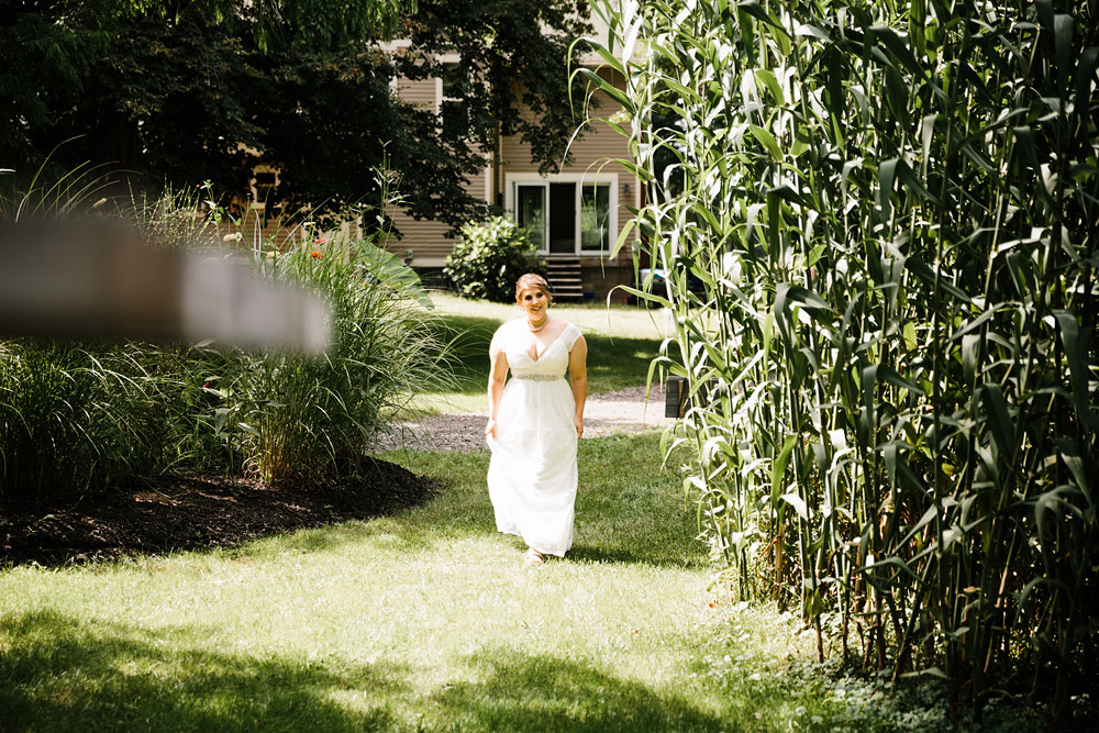 barn-at-wolf-creek-wedding-photography-cleveland-copley-fairlawn-rustic-outdoor-photographers-46.jpg