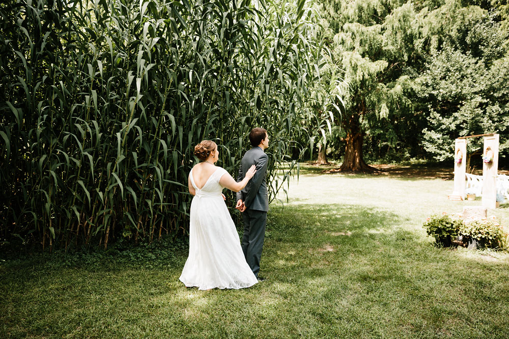 barn-at-wolf-creek-wedding-photography-cleveland-copley-fairlawn-rustic-outdoor-photographers-48.jpg