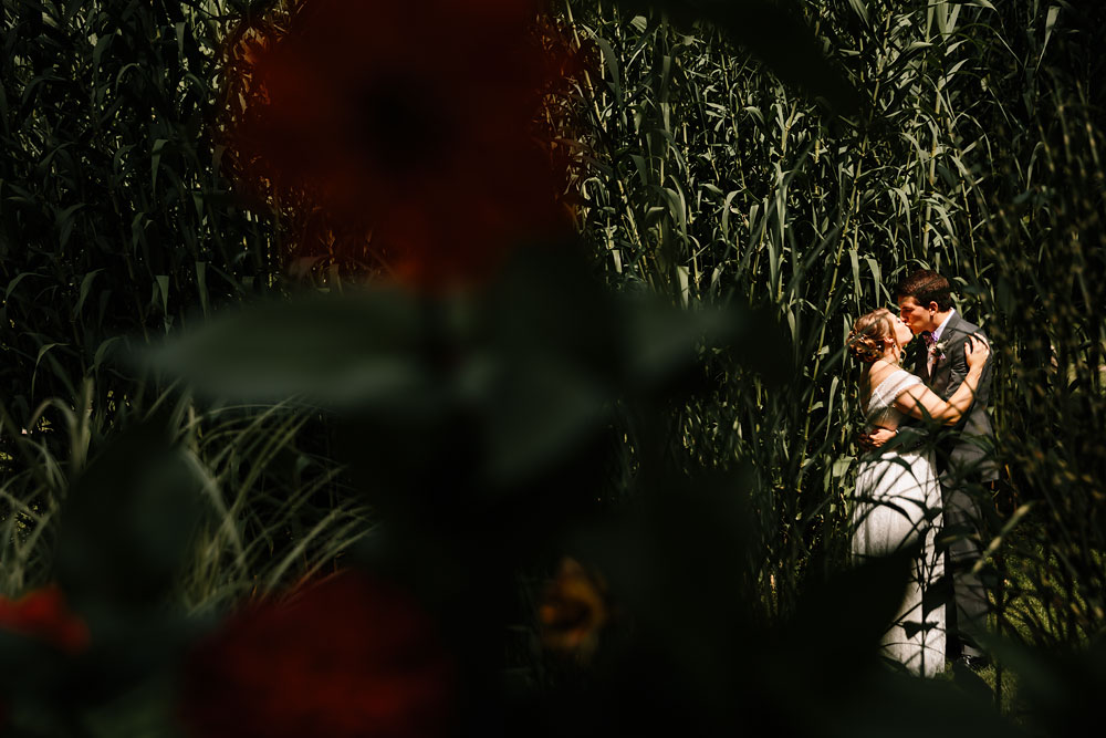 barn-at-wolf-creek-wedding-photography-cleveland-copley-fairlawn-rustic-outdoor-photographers-58.jpg