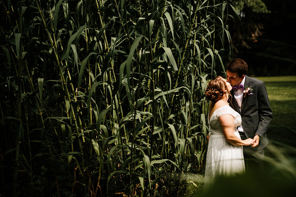 barn-at-wolf-creek-wedding-photography-cleveland-copley-fairlawn-rustic-outdoor-photographers-59.jpg