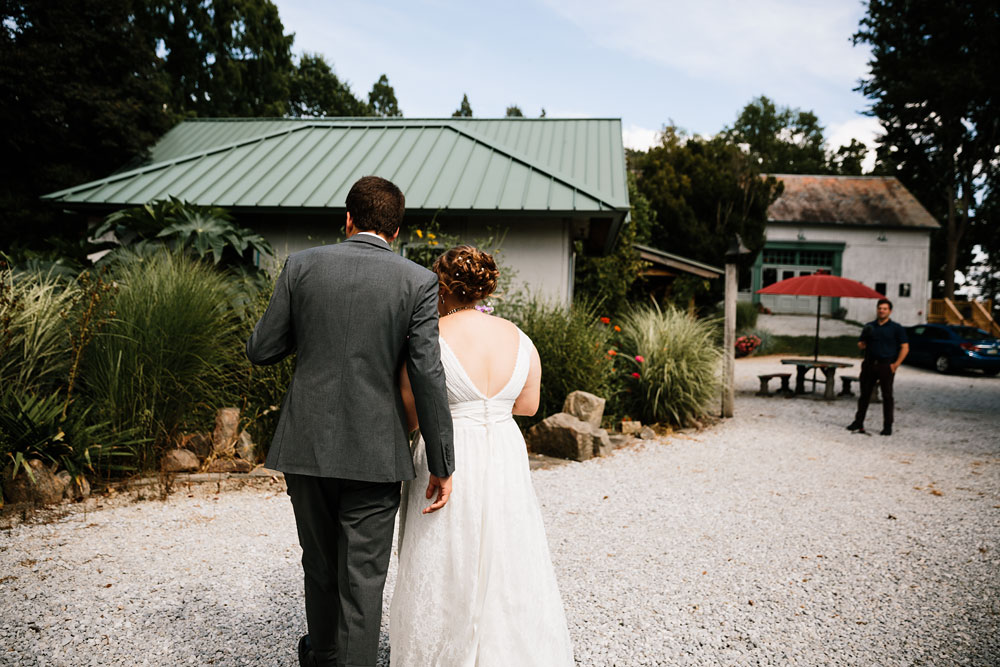 barn-at-wolf-creek-wedding-photography-cleveland-copley-fairlawn-rustic-outdoor-photographers-80.jpg