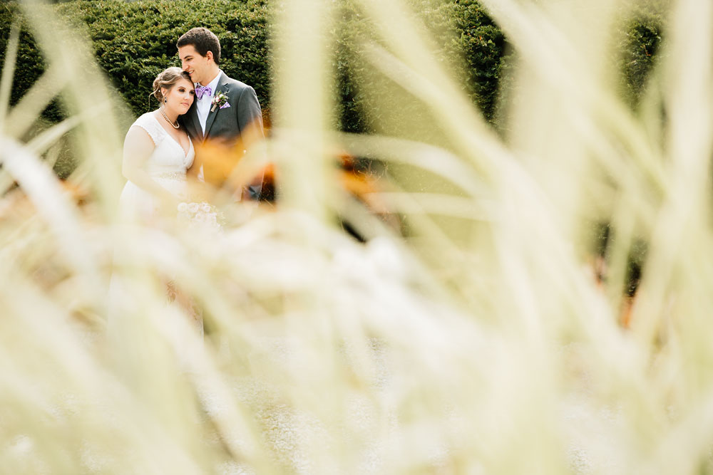 barn-at-wolf-creek-wedding-photography-cleveland-copley-fairlawn-rustic-outdoor-photographers-79.jpg