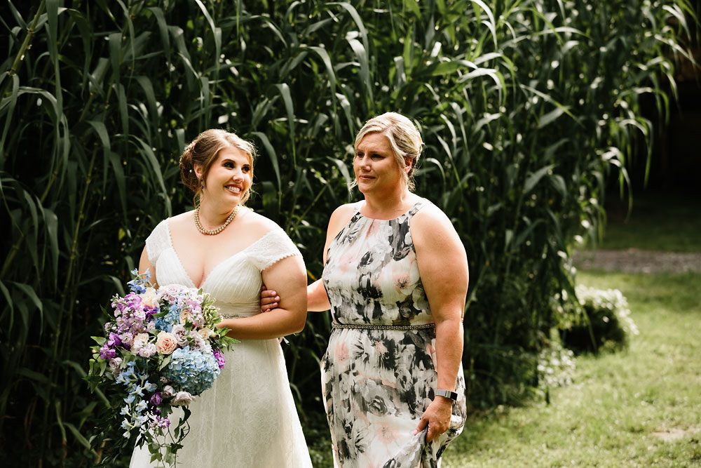 barn-at-wolf-creek-wedding-photography-cleveland-copley-fairlawn-rustic-outdoor-photographers-104.jpg