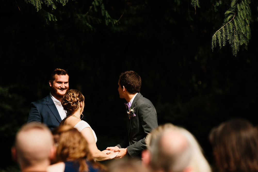 barn-at-wolf-creek-wedding-photography-cleveland-copley-fairlawn-rustic-outdoor-photographers-109.jpg