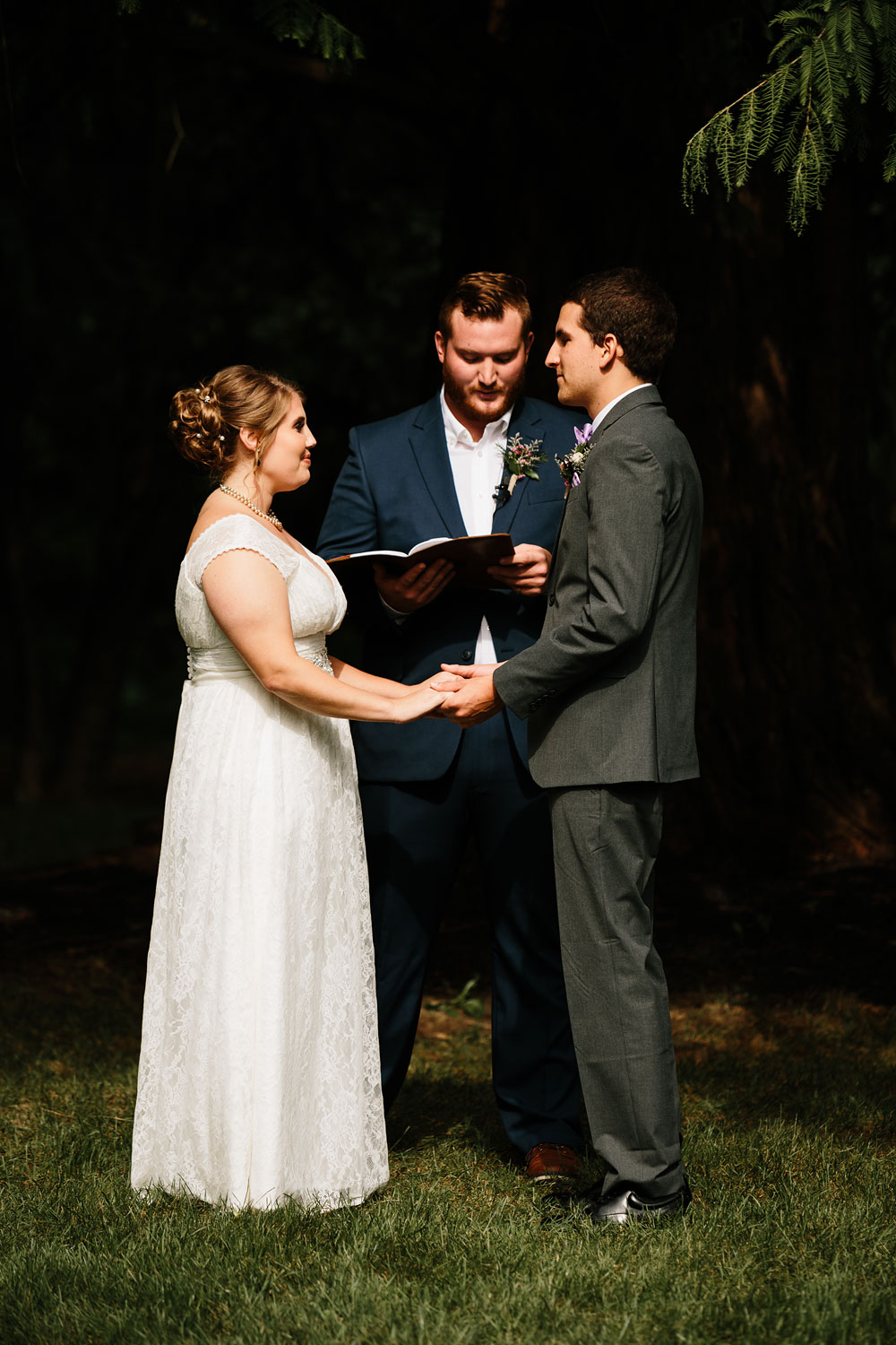 barn-at-wolf-creek-wedding-photography-cleveland-copley-fairlawn-rustic-outdoor-photographers-113.jpg