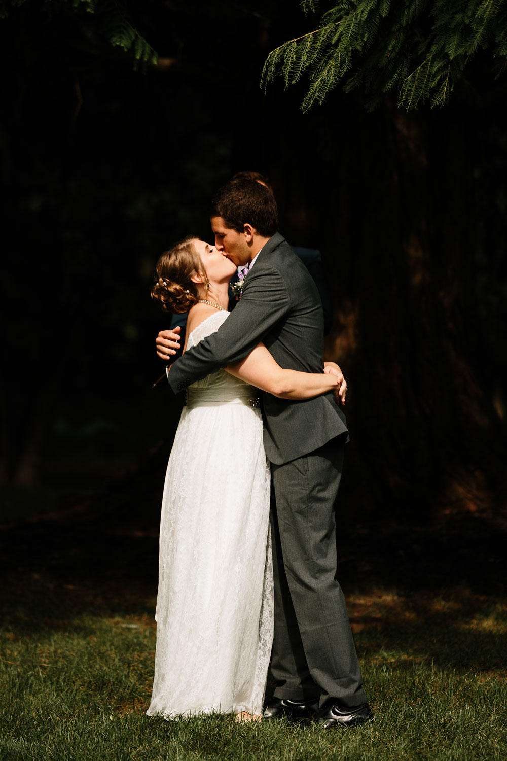 barn-at-wolf-creek-wedding-photography-cleveland-copley-fairlawn-rustic-outdoor-photographers-114.jpg