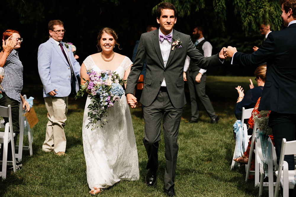 barn-at-wolf-creek-wedding-photography-cleveland-copley-fairlawn-rustic-outdoor-photographers-117.jpg