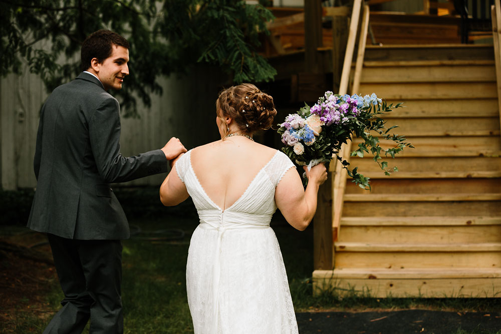 barn-at-wolf-creek-wedding-photography-cleveland-copley-fairlawn-rustic-outdoor-photographers-119.jpg