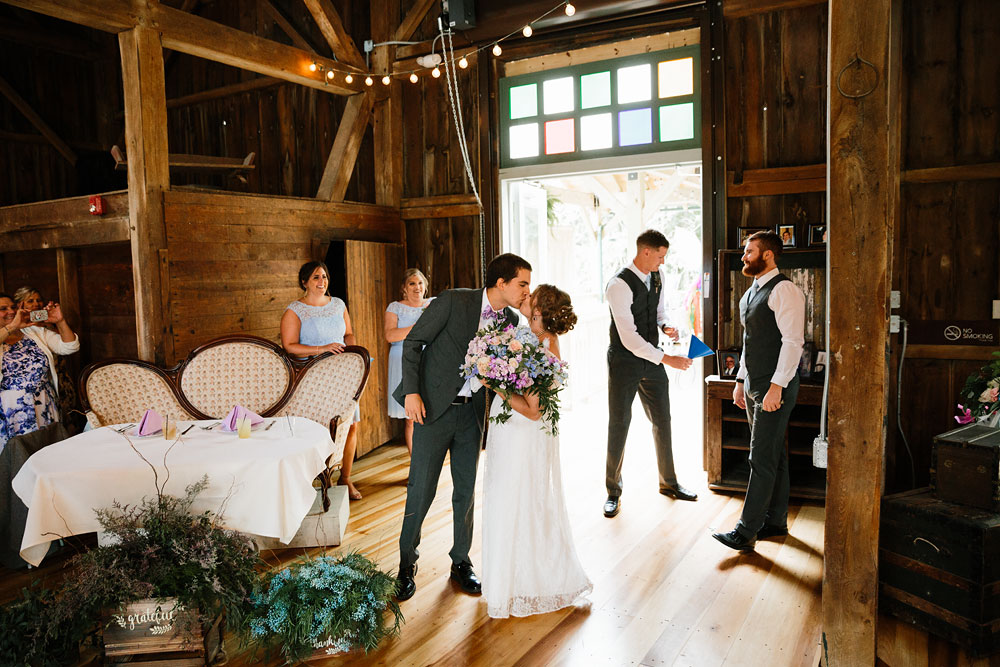 barn-at-wolf-creek-wedding-photography-cleveland-copley-fairlawn-rustic-outdoor-photographers-145.jpg