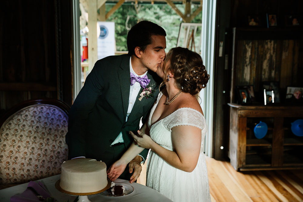 barn-at-wolf-creek-wedding-photography-cleveland-copley-fairlawn-rustic-outdoor-photographers-162.jpg