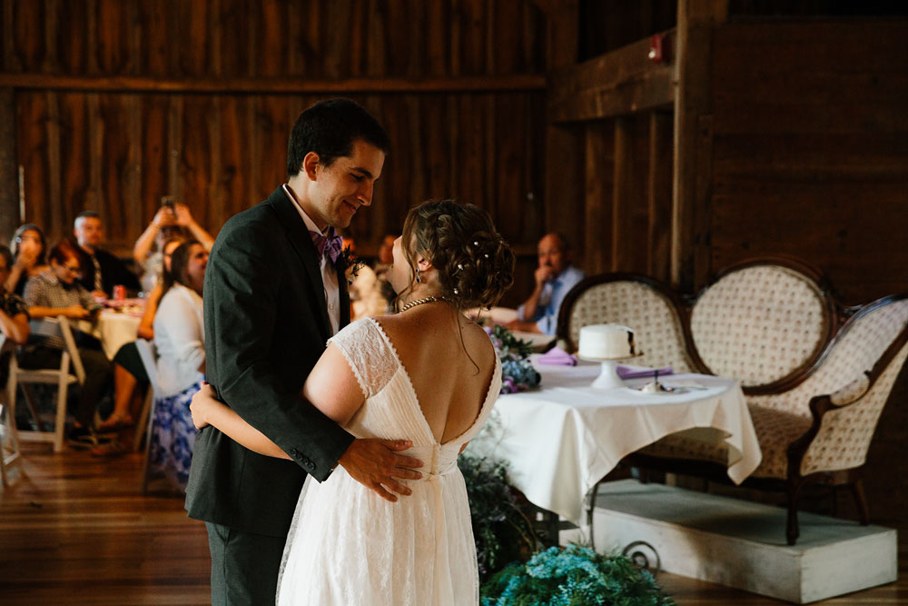 barn-at-wolf-creek-wedding-photography-cleveland-copley-fairlawn-rustic-outdoor-photographers-165.jpg