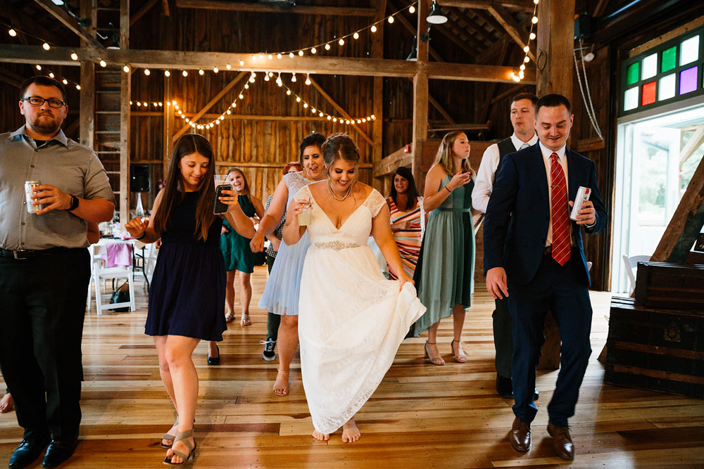 barn-at-wolf-creek-wedding-photography-cleveland-copley-fairlawn-rustic-outdoor-photographers-174.jpg