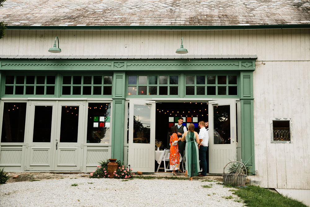 barn-at-wolf-creek-wedding-photography-cleveland-copley-fairlawn-rustic-outdoor-photographers-177.jpg