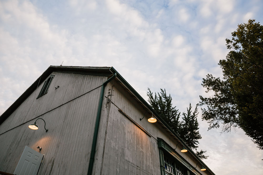 barn-at-wolf-creek-wedding-photography-cleveland-copley-fairlawn-rustic-outdoor-photographers-181.jpg