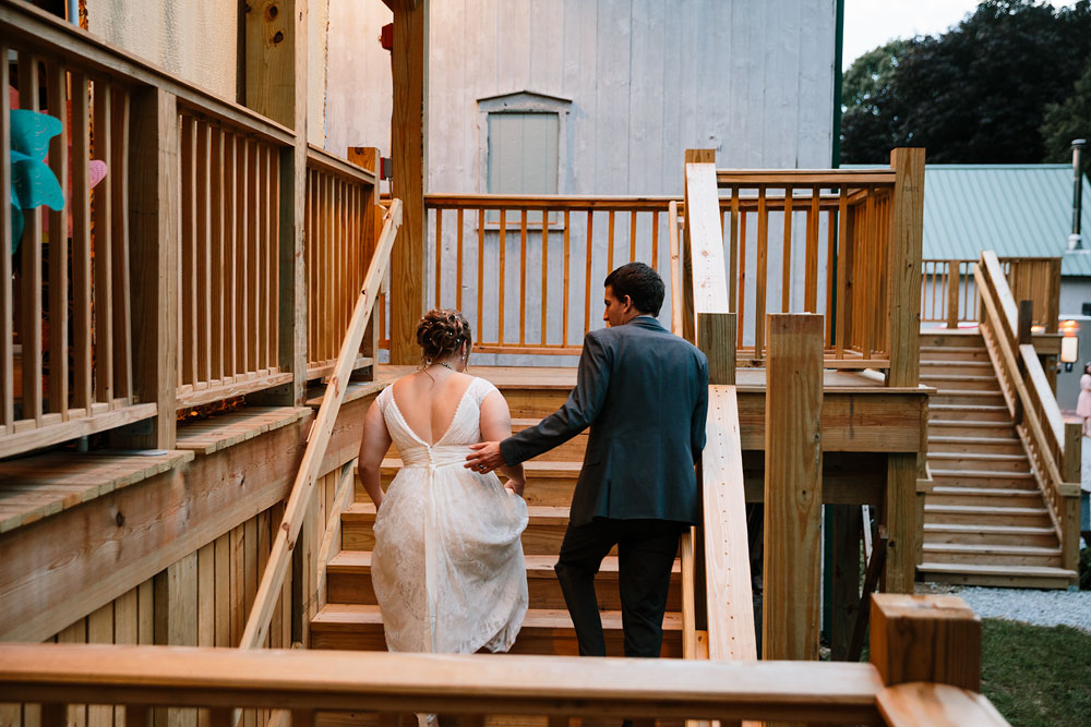 barn-at-wolf-creek-wedding-photography-cleveland-copley-fairlawn-rustic-outdoor-photographers-185.jpg