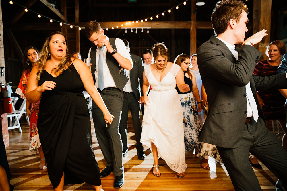 barn-at-wolf-creek-wedding-photography-cleveland-copley-fairlawn-rustic-outdoor-photographers-186.jpg