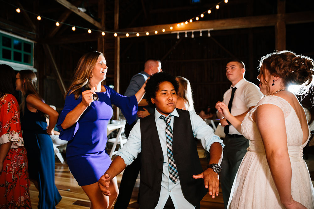 barn-at-wolf-creek-wedding-photography-cleveland-copley-fairlawn-rustic-outdoor-photographers-189.jpg