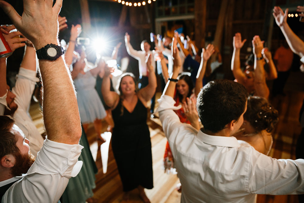 barn-at-wolf-creek-wedding-photography-cleveland-copley-fairlawn-rustic-outdoor-photographers-192.jpg