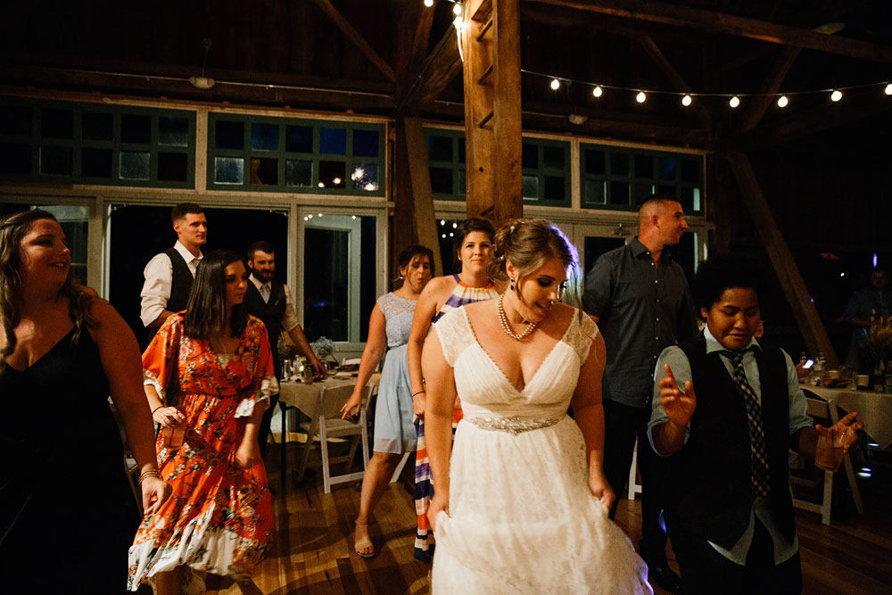 barn-at-wolf-creek-wedding-photography-cleveland-copley-fairlawn-rustic-outdoor-photographers-193.jpg