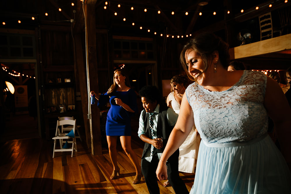 barn-at-wolf-creek-wedding-photography-cleveland-copley-fairlawn-rustic-outdoor-photographers-196.jpg