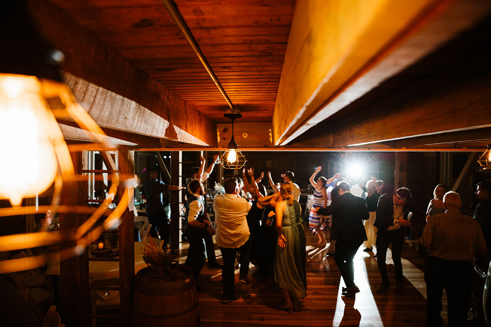 barn-at-wolf-creek-wedding-photography-cleveland-copley-fairlawn-rustic-outdoor-photographers-197.jpg