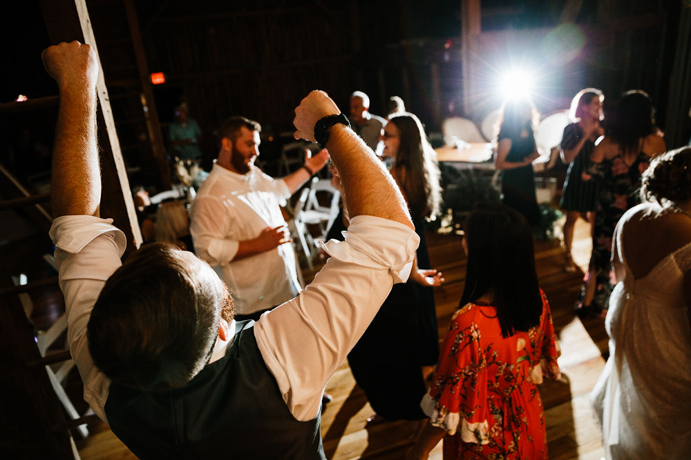 barn-at-wolf-creek-wedding-photography-cleveland-copley-fairlawn-rustic-outdoor-photographers-199.jpg