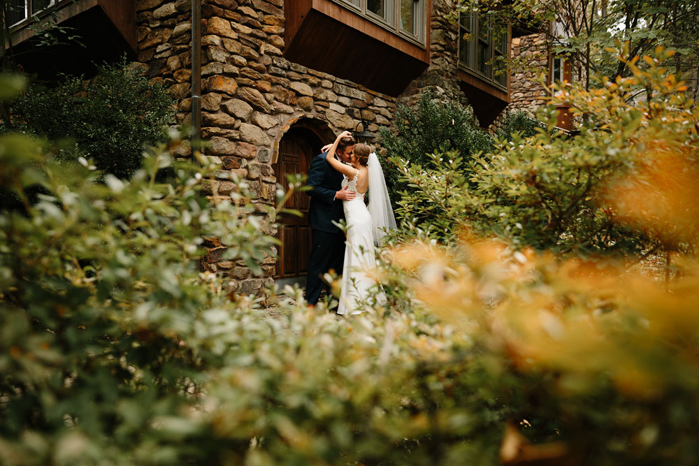 columbus-ohio-wedding-photographers-landolls-mohican-castle-central-ohio-fall-outdoor-wedding-98.jpg