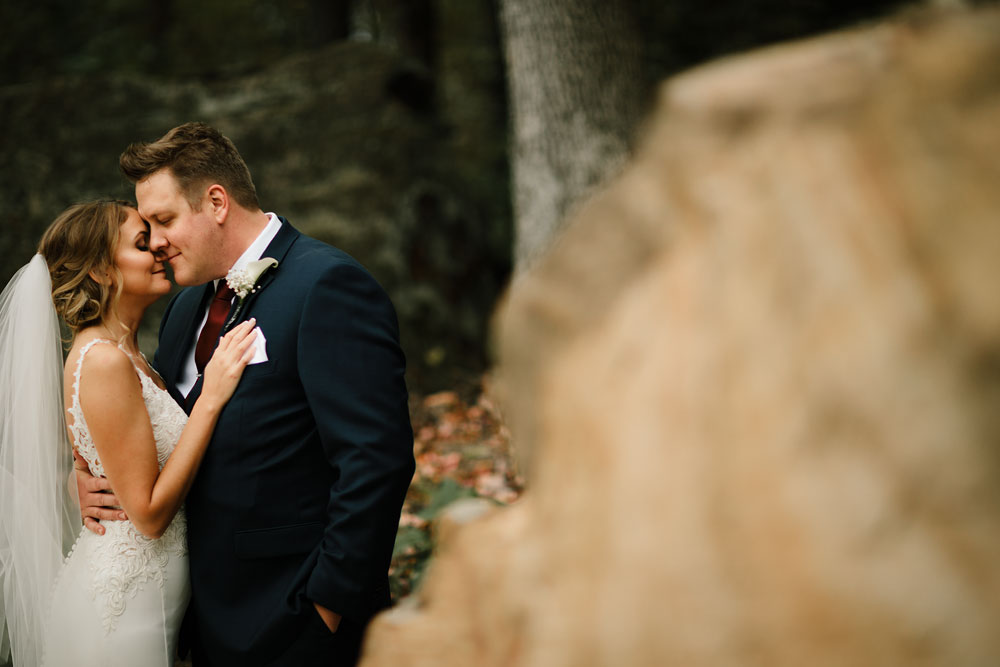 columbus-ohio-wedding-photographers-landolls-mohican-castle-central-ohio-fall-outdoor-wedding-109.jpg