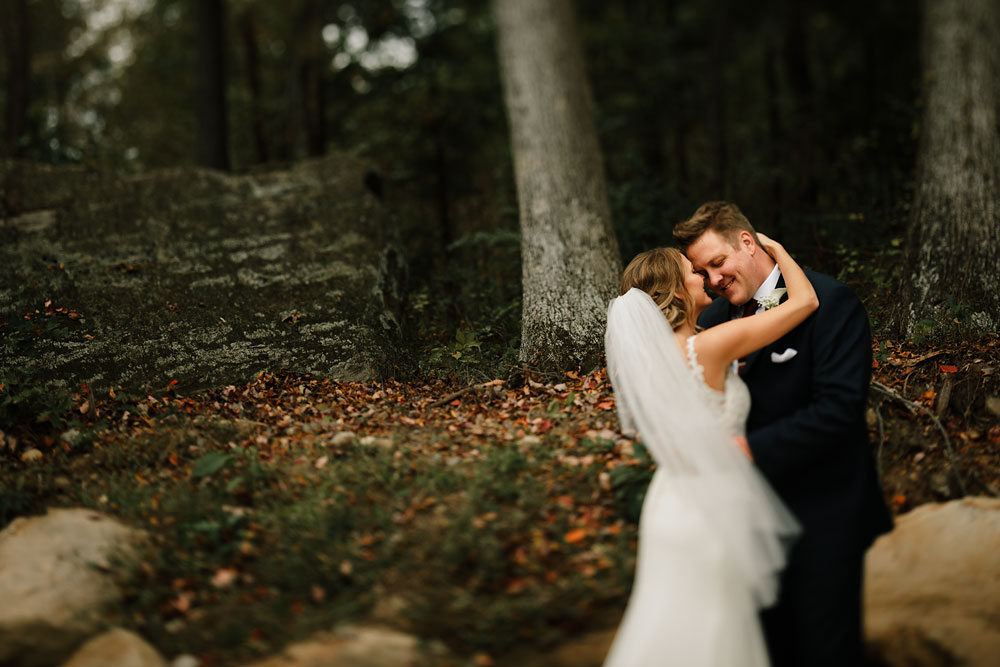 columbus-ohio-wedding-photographers-landolls-mohican-castle-central-ohio-fall-outdoor-wedding-114.jpg