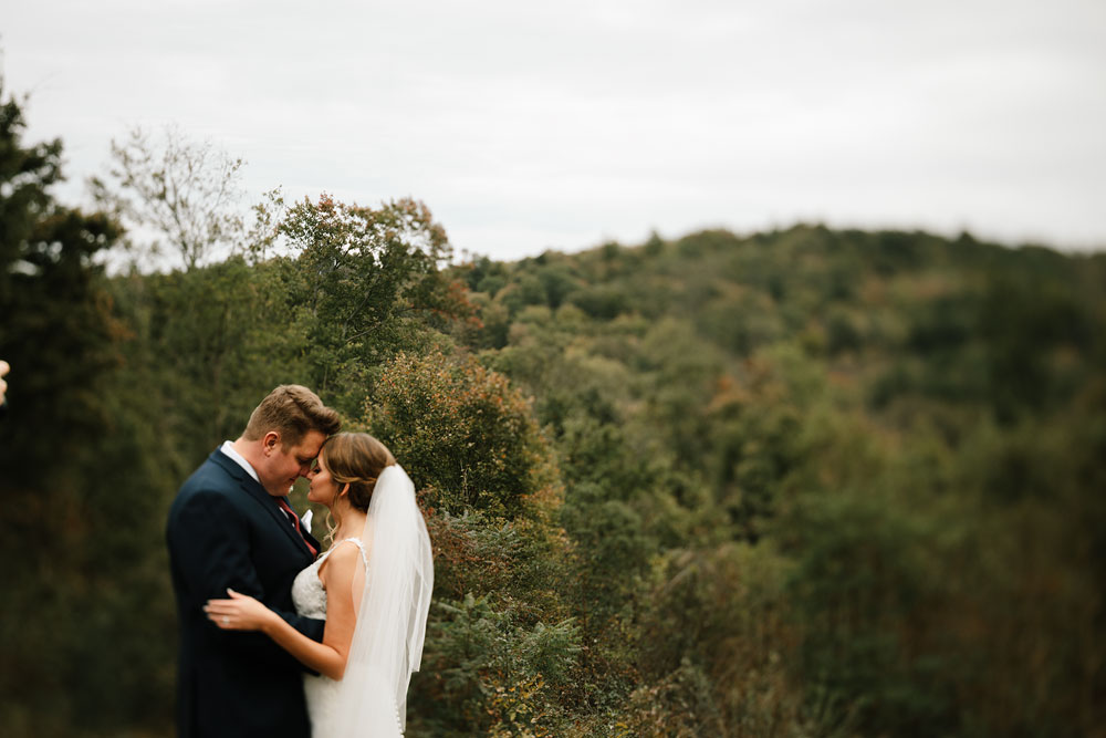 columbus-ohio-wedding-photographers-landolls-mohican-castle-central-ohio-fall-outdoor-wedding-120.jpg