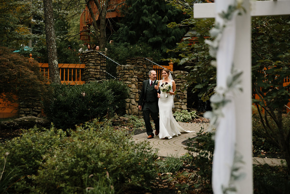 columbus-ohio-wedding-photographers-landolls-mohican-castle-central-ohio-fall-outdoor-wedding-153.jpg