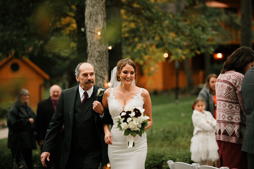 columbus-ohio-wedding-photographers-landolls-mohican-castle-central-ohio-fall-outdoor-wedding-154.jpg