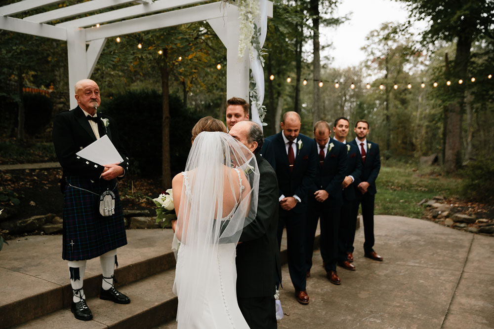 columbus-ohio-wedding-photographers-landolls-mohican-castle-central-ohio-fall-outdoor-wedding-158.jpg