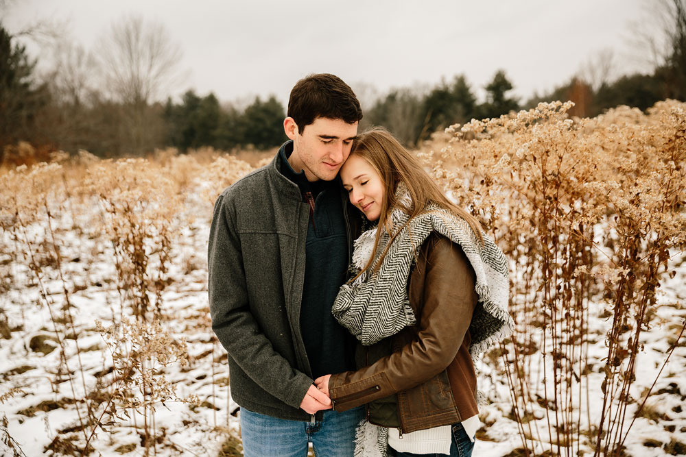 cleveland-wedding-photography-chesterland-ohio-engagement-at-orchard-hills-pattersons-fruit-farm-11.jpg