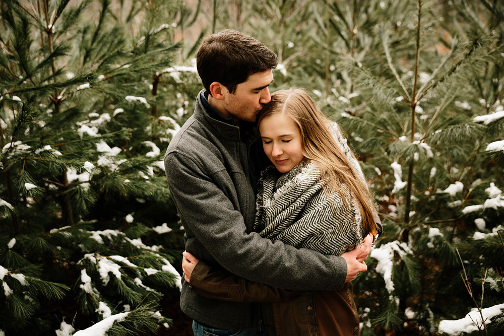 cleveland-wedding-photography-chesterland-ohio-engagement-at-orchard-hills-pattersons-fruit-farm-15.jpg