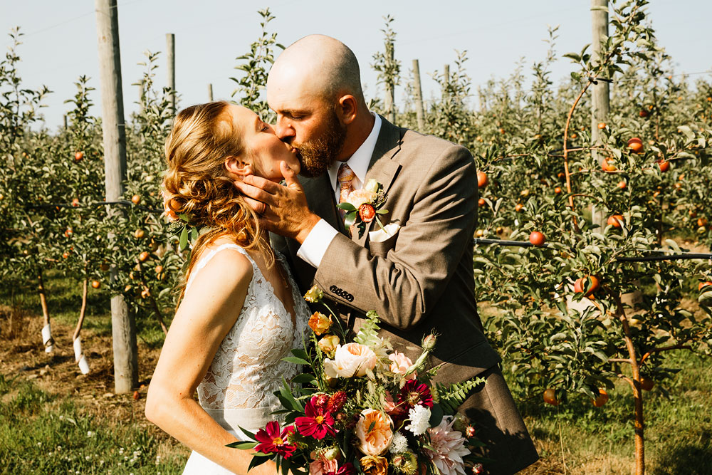 hillcrest-orchards-wedding-photography-cleveland-wedding-photographers-amherst-ohio-111.jpg