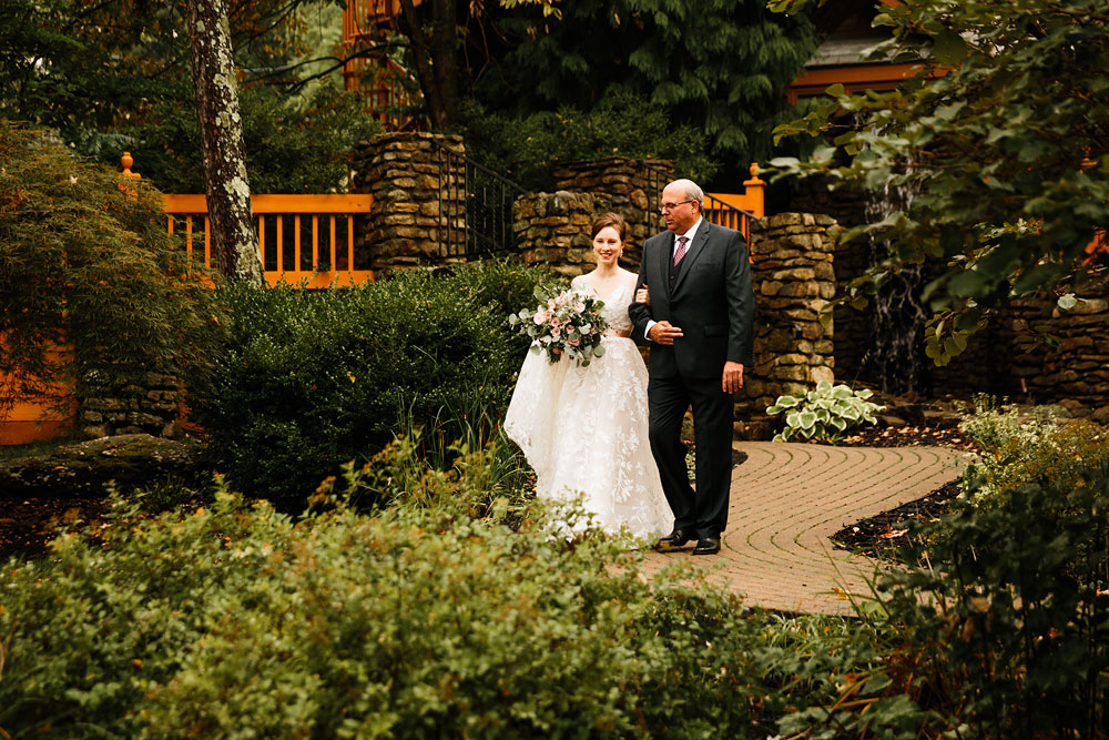 ohio-wedding-photographers-landolls-mohican-castle-loudonville-ohio-outdoor-wedding-146.jpg