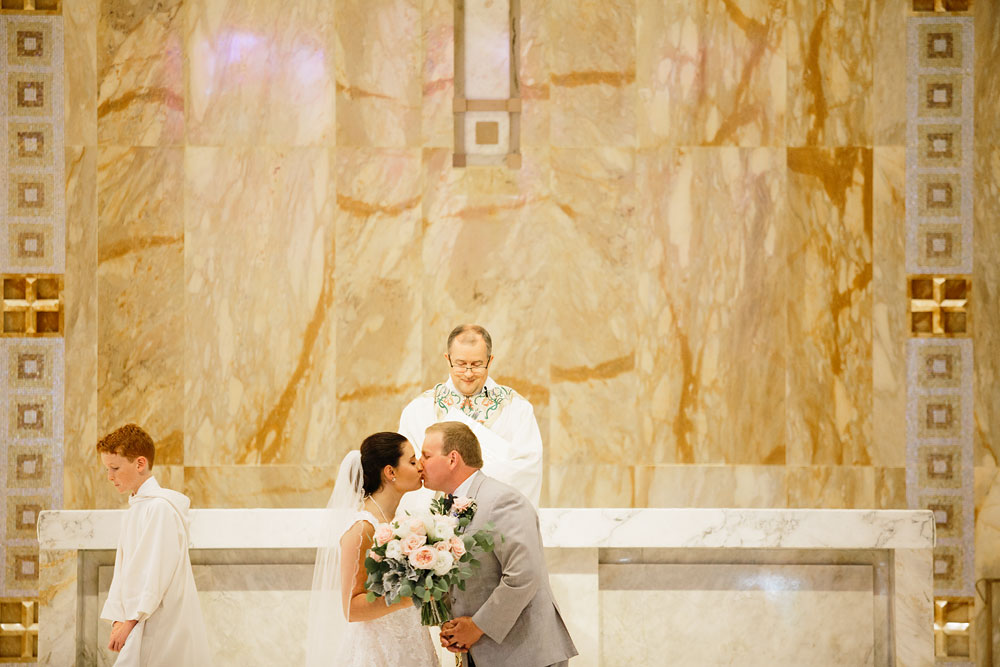 crowne-plaza-cleveland-wedding-photography-cleveland-museum-of-art-playhouse-square-downtown-wedding-photographers-in-cleveland-59.jpg
