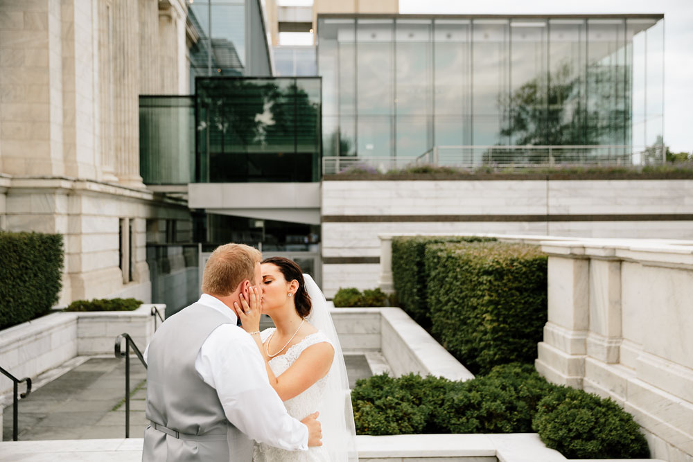 crowne-plaza-cleveland-wedding-photography-cleveland-museum-of-art-playhouse-square-downtown-wedding-photographers-in-cleveland-90.jpg