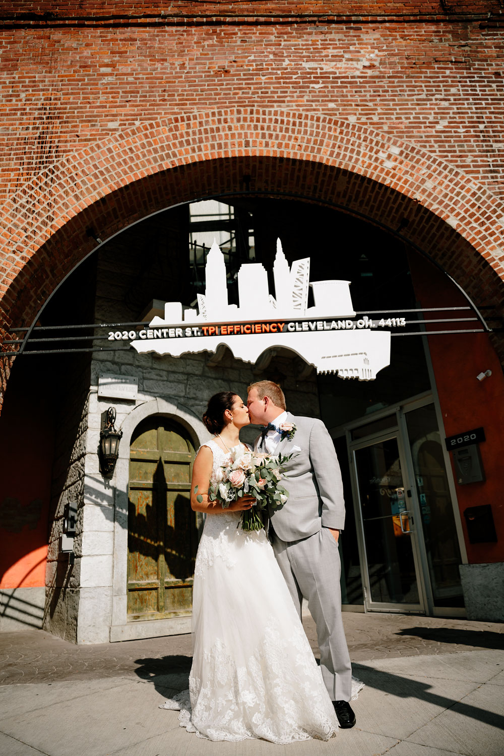 crowne-plaza-cleveland-wedding-photography-cleveland-museum-of-art-playhouse-square-downtown-wedding-photographers-in-cleveland-103.jpg