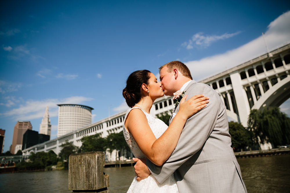 crowne-plaza-cleveland-wedding-photography-cleveland-museum-of-art-playhouse-square-downtown-wedding-photographers-in-cleveland-108.jpg