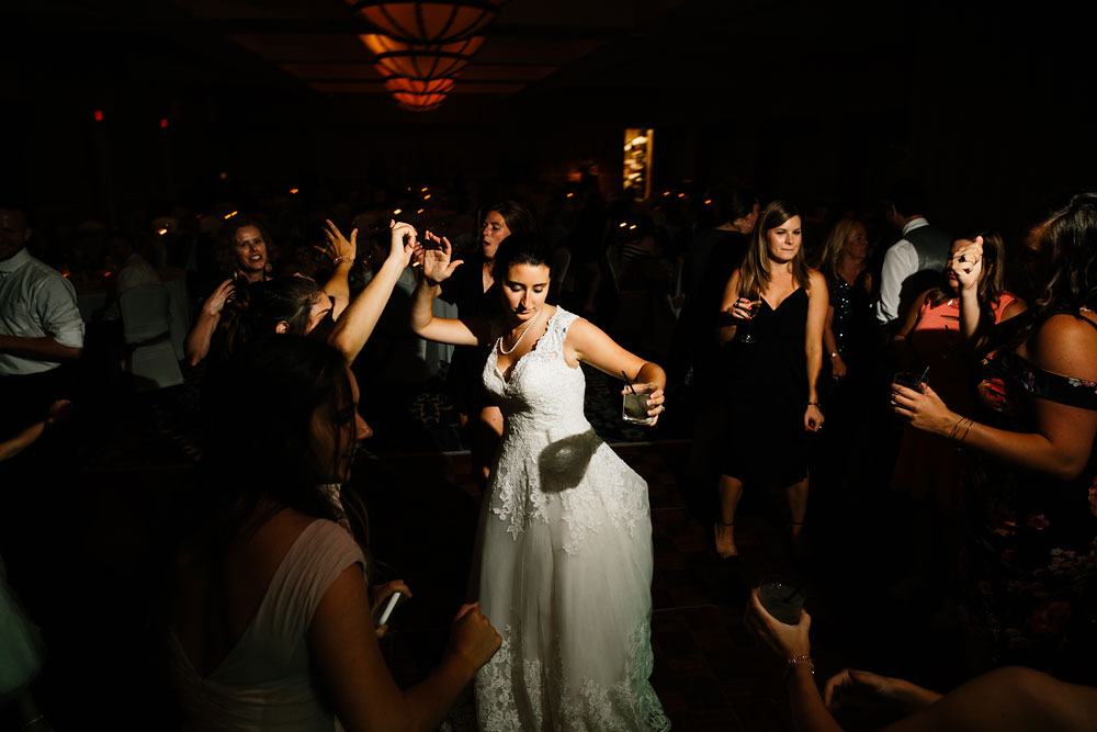 crowne-plaza-cleveland-wedding-photography-cleveland-museum-of-art-playhouse-square-downtown-wedding-photographers-in-cleveland-168.jpg